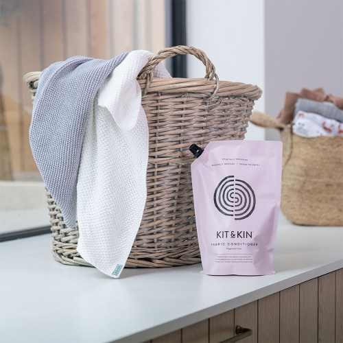 Kit & Kin Fabric Conditioner - 1 Litre Pouch - 33 Washes - Fragrance Free